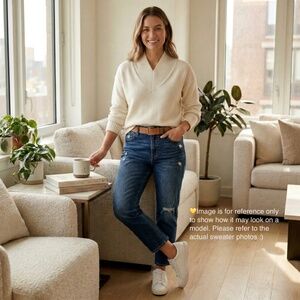 DKNY Jean Ribbed V-Neck White Sweater | Size S